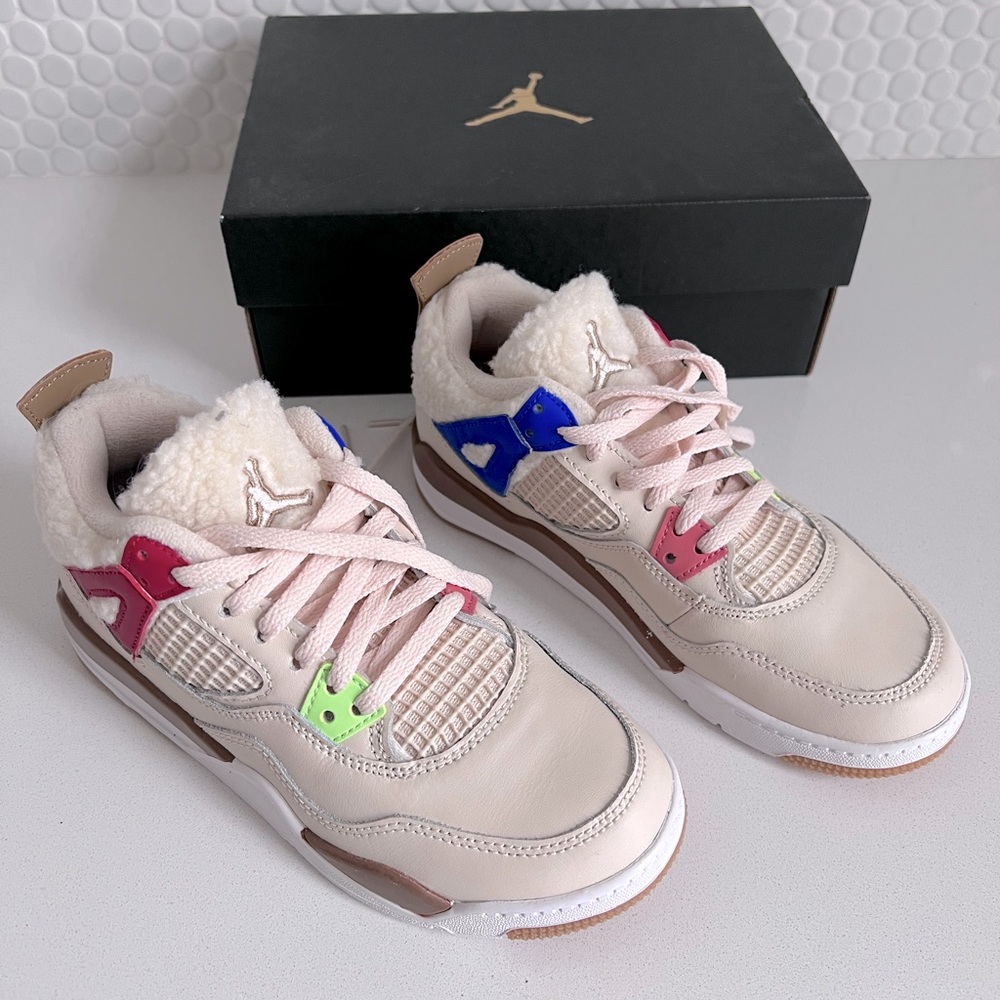 Jordan4 Retro “Where the Wild Things Are” Pearl White/Dark Driftwood, Sz 2 youth